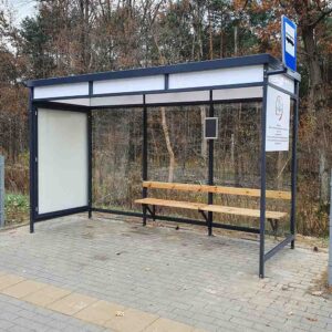 wiata przystankowa w kolorze grafitowym z gablotą i znakiem D15